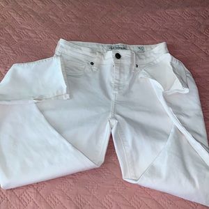 LUCKY BRAND WHITE JEANS